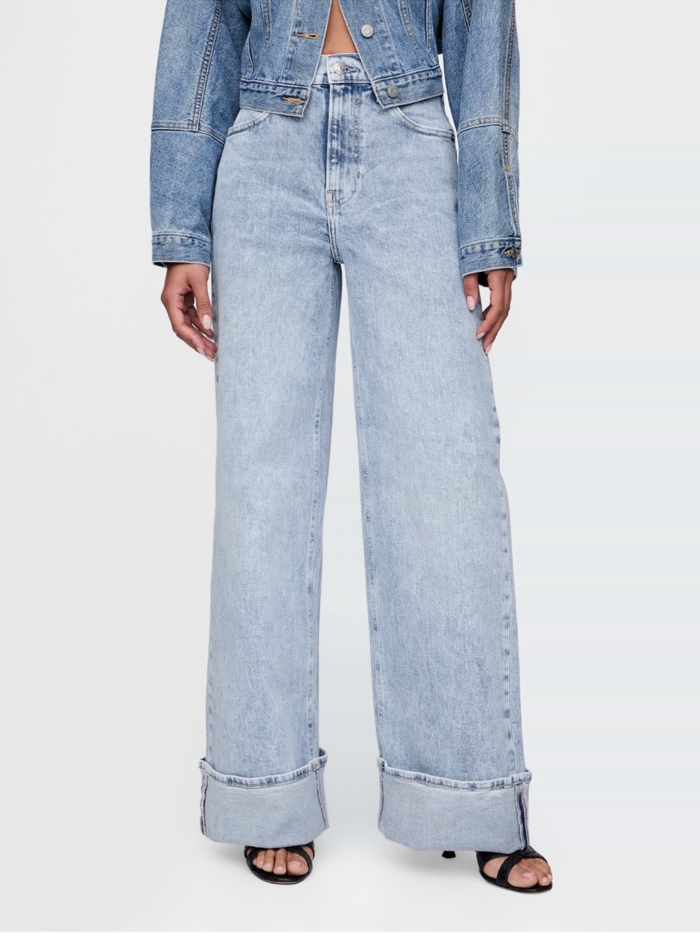 GAP High rise stride cuffed-Leg Jeans size 27